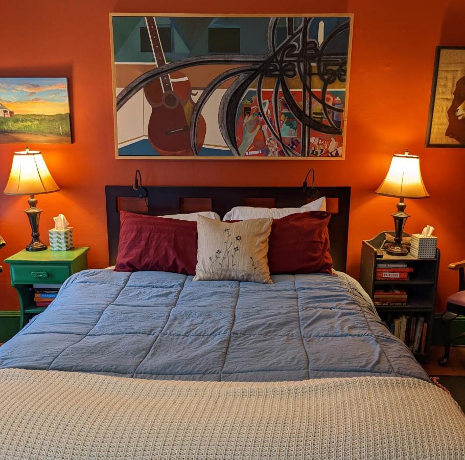 The One Cat Bed & Breakfast Brattleboro Bagian luar foto